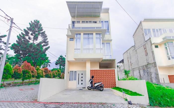 Villa Hindia with Private Pool and Balcony