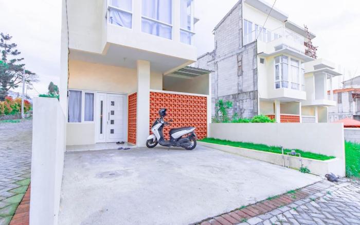 Villa Hindia with Private Pool and Balcony