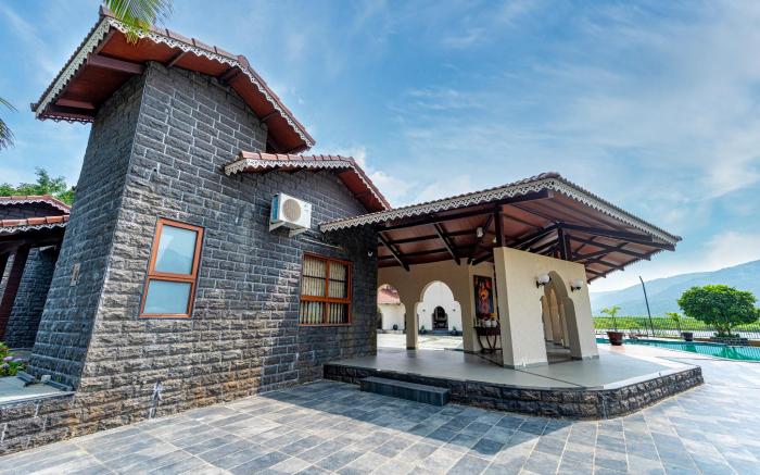 Nishigandha Jal Mahal Resort