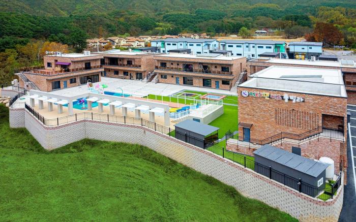 Peter Pan Kids Pool Villa