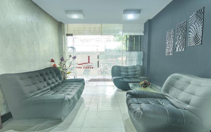 OYO 94781 Hotel Lucky Inn Makassar