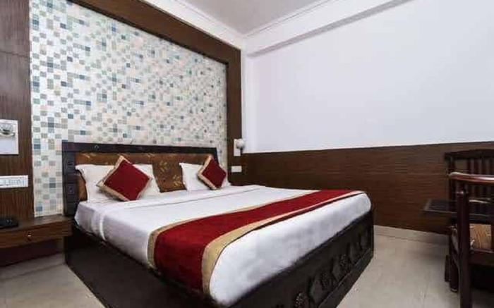 Hotel Pathway at Airport