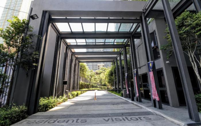 Twin Towers View The Mews