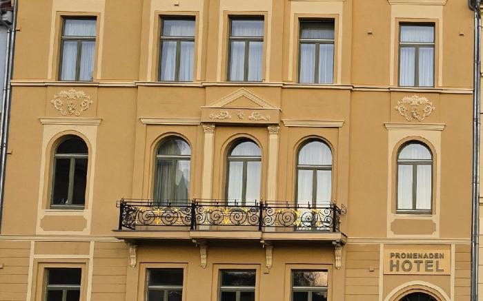 Promenaden Hotel