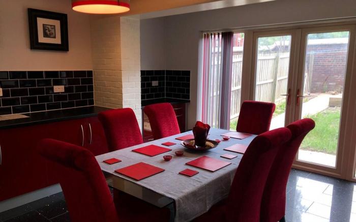 Great Location & Spacious Clean House in Sheffield