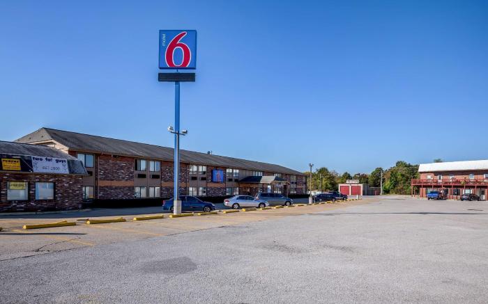 Motel 6 Troy, IL