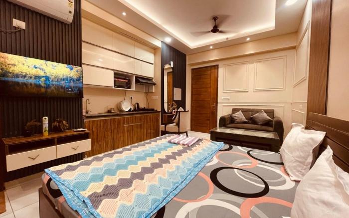 Elegant Studio in Central Noida