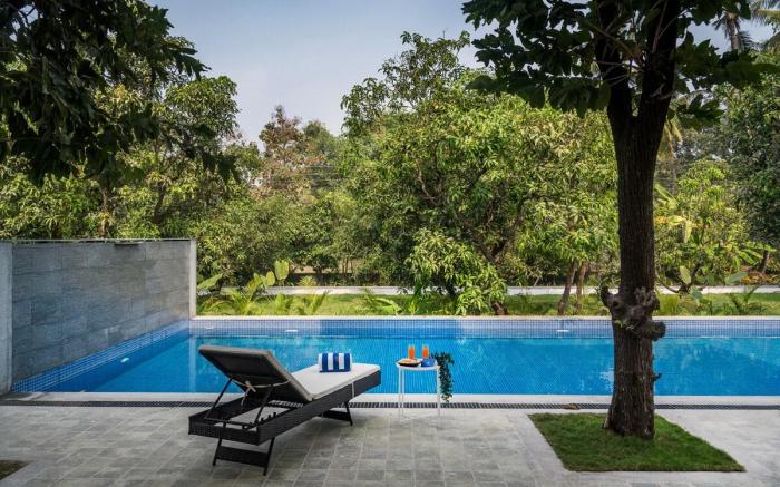 SaffronStays Six Degrees: 6BR pool villa, Alibaug