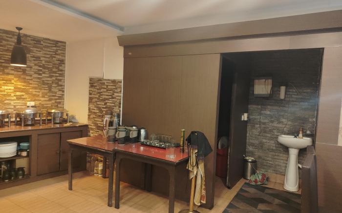 HOTEL BLUE POPPY BY ORANGE PETAL