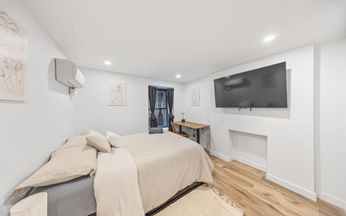 Double Room at a Shared Apt near Times Square