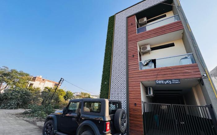 Home Escape Studio Elite | Near Mahalaxmi Nagar