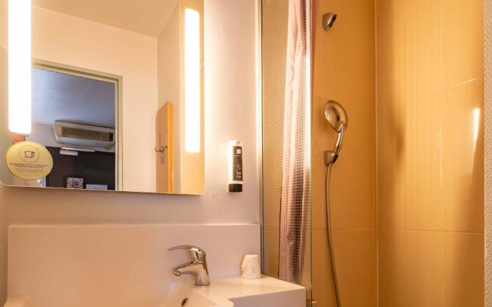 B&B HOTEL Grenoble Universite 1