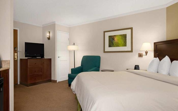 Embassy Suites by Hilton Kansas City Overland Park