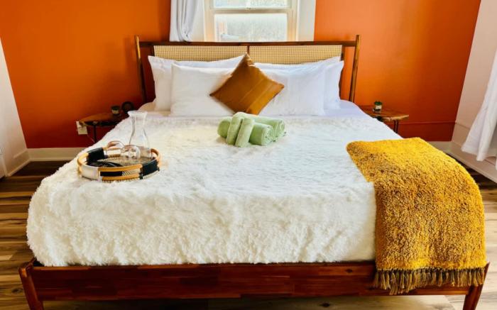 Short North - Free Parking - King Bed - Convention