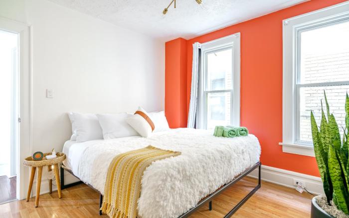 TOP Rated - PRIME Location - Free Parking - CLEAN