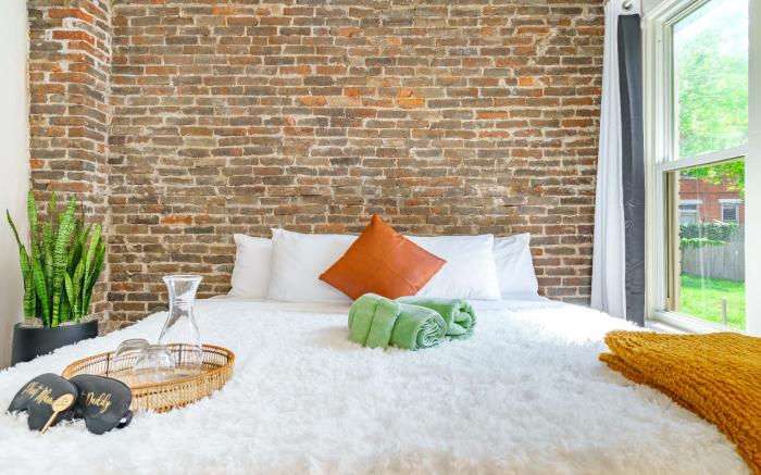 TOP Rated - PRIME Location - Free Parking - CLEAN