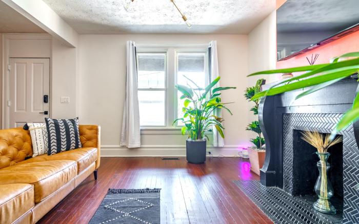 TOP Rated - PRIME Location - Free Parking - CLEAN