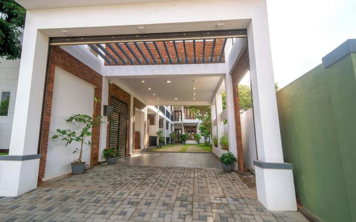 Harohi Hotel and Residence