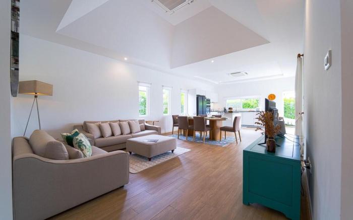 Tropical Family Villa w/ Pool & Garden (ML103)