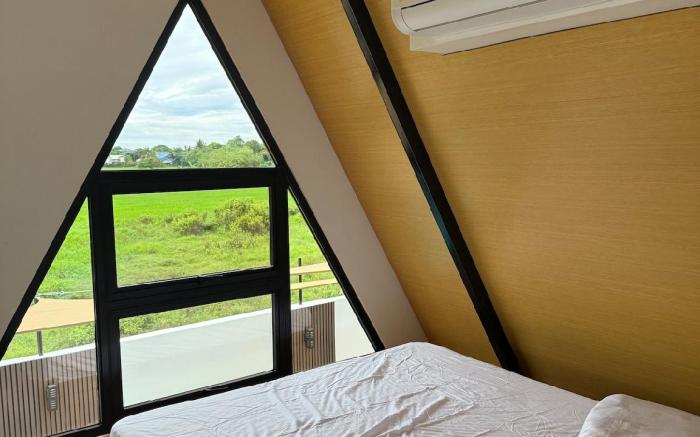 Little City Cabin with A VIEW