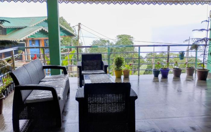 TINCHULEY PINE SHELTER homestay