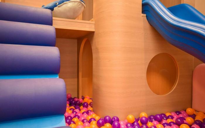 【Bathtub】The Castle Slide with Ball Pool @DangaBay