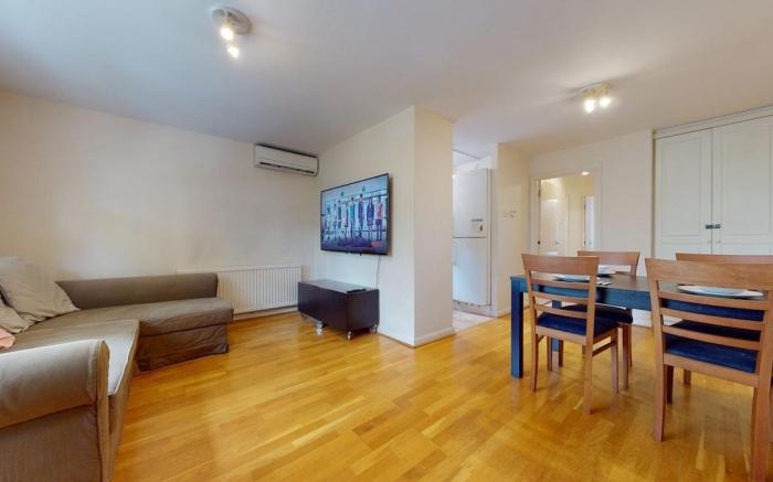 -Air Con- Cute 2BD flat 1 Min Maida Vale Station!