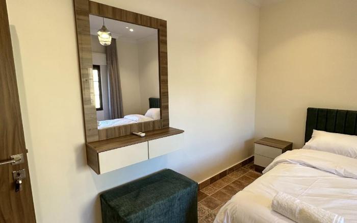 12 Antica Jabal Al Lweibdeh