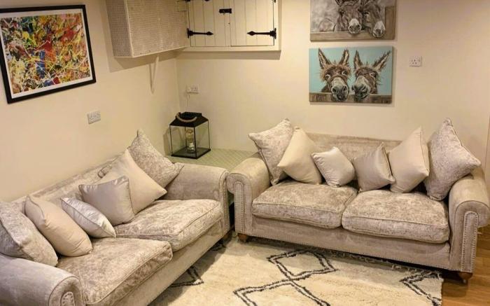 #60 Peak District 3 BR/3 Bath Cottage w/ Parking