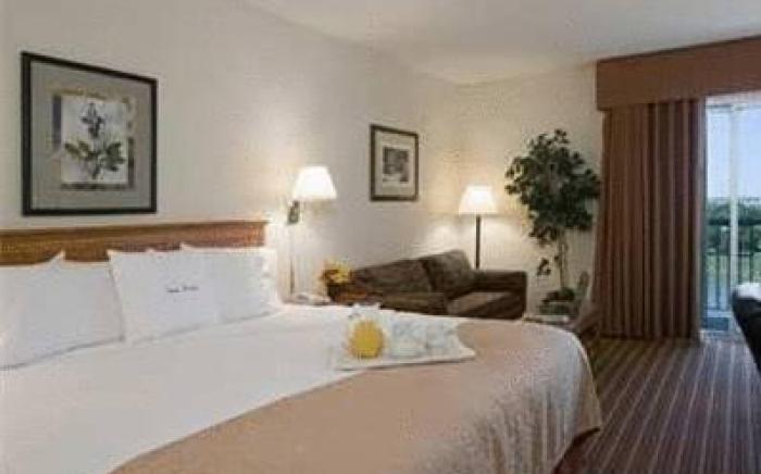 Doubletree Club Dallas-Farmers Branch Hotel
