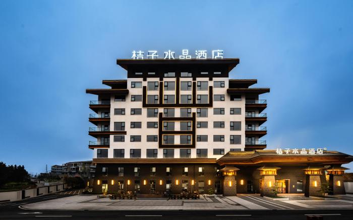 Xingyi Wanfenglin Airport Crystal Orange Hotel