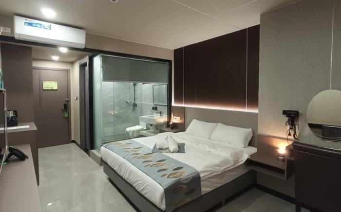 Skyport Paranaque Hotel