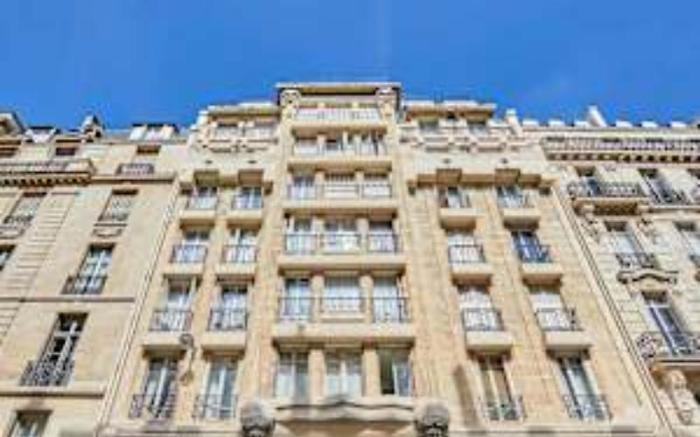 Modern Studio Montaigne Champs Elysees