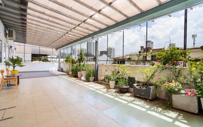 Galaxy Hotel & Apartment Near SECC