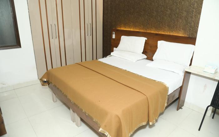 Flourish Stay Saket near Max Hospital