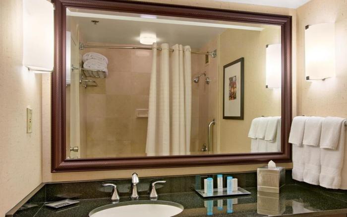 Hilton San Diego Airport Harbor Island Hotel