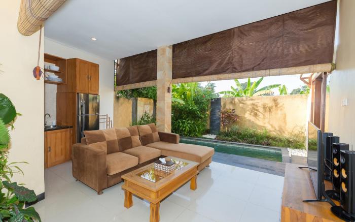 Ardha Chandra Villa