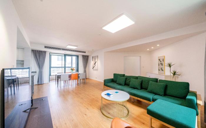 Tyms Spacious 4 Bedroom 2 Bath Apartment 