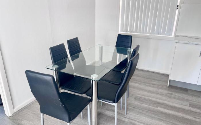 Sunrise Apt 2 · 3BR Family Stay Balcony +Pool View