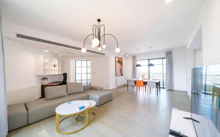 Tyms Elegant 4BR Family Residence in Xujiahui 