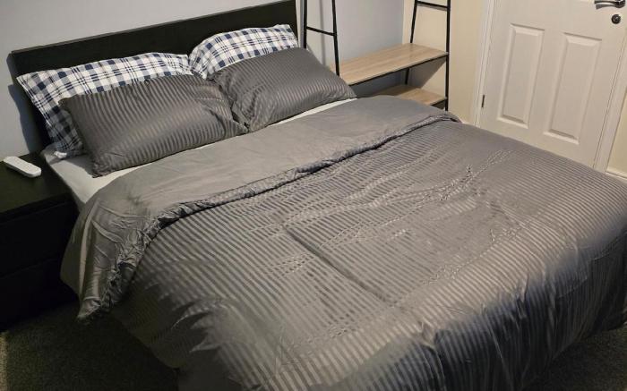 Cozy Ensuite Room in a Family Home, Rotherham