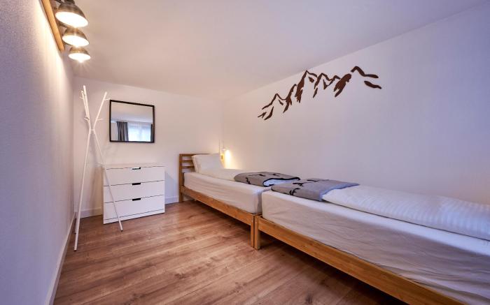 2 Bedroom Mountain View Garden Apartment