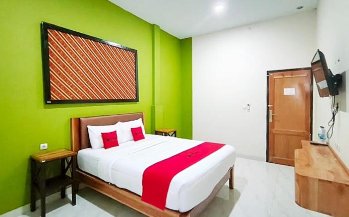 RedDoorz @ Flory Hotel Jalan Parangtritis