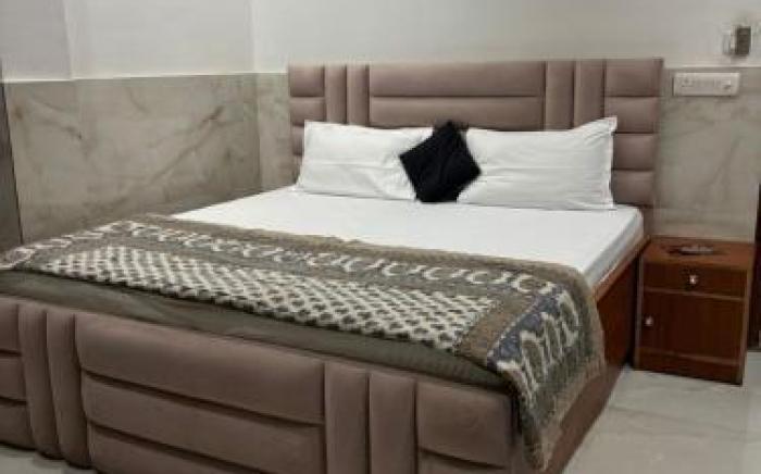 The Roop Mahal, hotel,