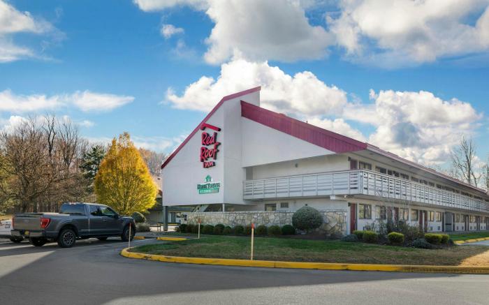 HomeTowne Studios by Red Roof Buffalo - Niagara Airport