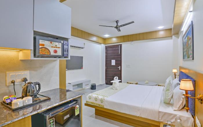 SkyLuxuria Medicity Hotel & Service Apartments