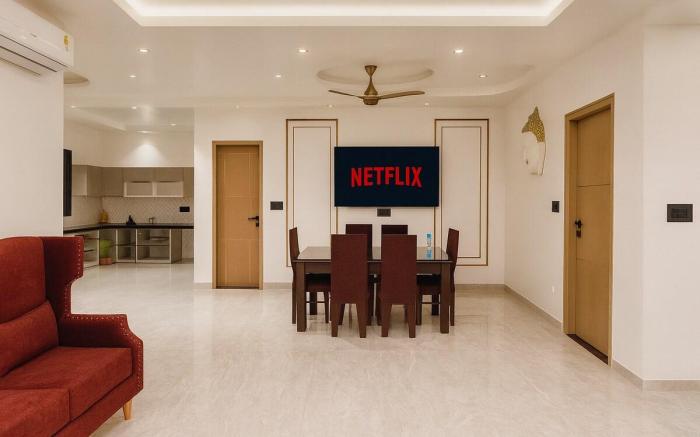 Luxury 6BHK PoolVilla Near 
Jaipur Railway Station