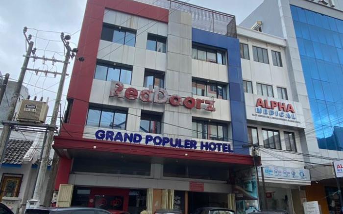 Grand Populer Hotel Superior Twin Room by millpro