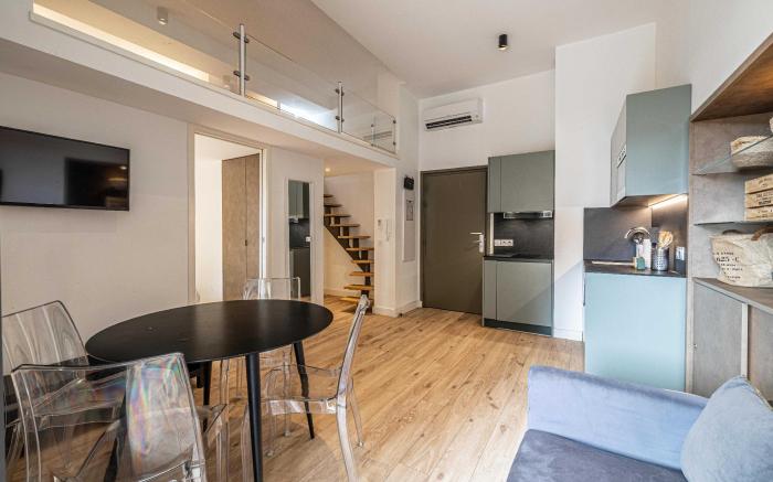 Modern Mezzanine Apt 2BR/4P - Place Garibaldi