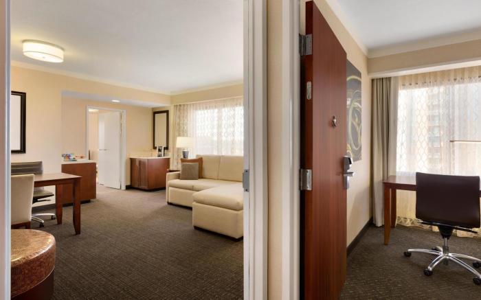 Embassy Suites by Hilton Austin Downtown South Congress